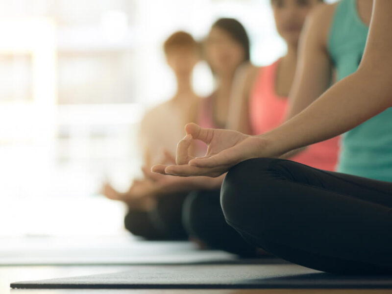 Yoga w praktyce – kompleksowy przewodnik od korzeni do codziennych efektów