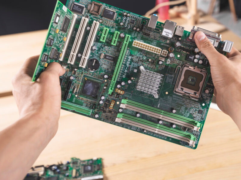 Czy mróz może uszkodzić laptopa i kiedy wezwać serwis?